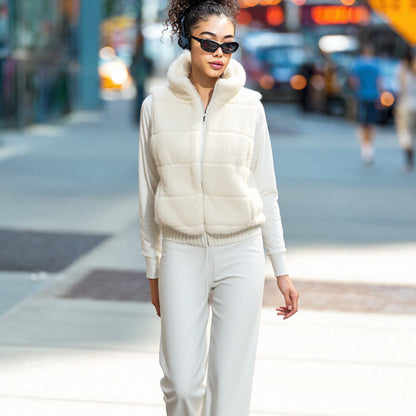 Ihr neues Lieblingsoutfit für den Winter – ein dreiteiliges Lounge-Set aus warmem Strick, das Sie den ganzen Tag über gemütlich, schick und selbstbewusst hält ❄️