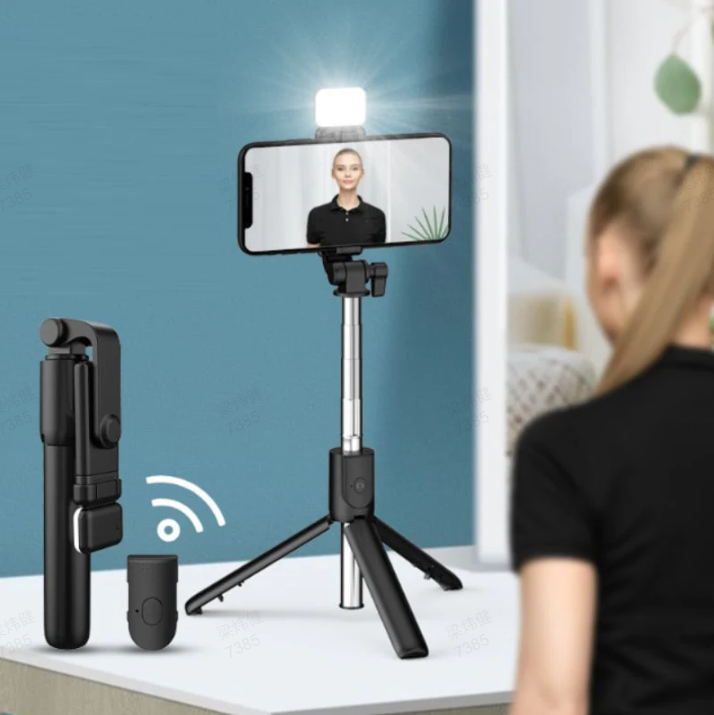 🏆  Heißer Verkauf 50 % Rabatt ✨ Multifunktionaler magnetischer 4-in-1-Selfie-Stick mit 360°-Drehung
