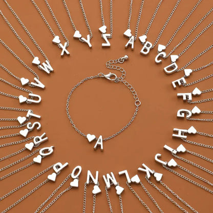 Winzige Initialen-Halsketten mit vergoldetem Herz und Buchstaben A–Z