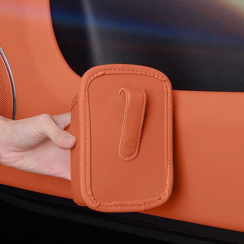 🥳HEISSER VERKAUF 2026🥳💞ÜBER 50.000 VERKAUFT!🚗🧺 50 % RABATT! Getränkehalter aus Leder für die Autotür – Breite Öffnung, Getränke und Handy sind leicht zu erreichen. Sicherer Halt durch Clip-Befestigung. PU-Leder, robust und stilvoll. 🛡️✨