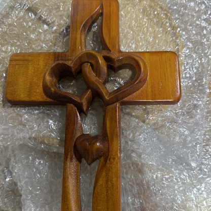 ✝️ 50% RABATT JETZT! ❤️ Holzkreuz mit Verschlungenen Herzen – Handgeschnitzt, Spirituelles Geschenk & Einzigartige Hochzeitsdekoration 🎁✨